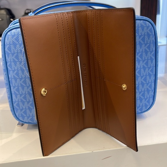 Michael Kors Reed Lg Bifold Pebbled Leather Snap Wallet Card Case
Luggage
NWT - Picture 4 of 16